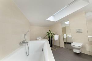 Kúpeľňa v ubytovaní Stylish Apartment in the Heart of Kazimierz in Kraków by Noclegi Renters