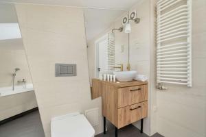 Kúpeľňa v ubytovaní Stylish Apartment in the Heart of Kazimierz in Kraków by Noclegi Renters