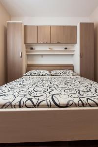 Postel nebo postele na pokoji v ubytování The Golden Island apartments