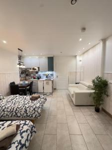 Kuchyň nebo kuchyňský kout v ubytování Paris 15 Studio Ground Floor