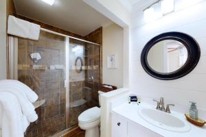 Ένα μπάνιο στο Harbour Oaks, Unit 211 +12 φωτογραφίες