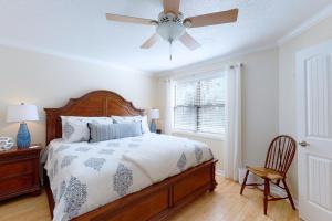 Ένα ή περισσότερα κρεβάτια σε δωμάτιο στο Harbour Oaks, Unit 211