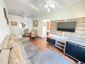 Televisyen dan/atau pusat hiburan di Pé na Areia Praia do Canto do Forte IV