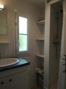 a bathroom with a sink and a window at Mobil-Home à louer dans le golfe de Saint-Tropez in Gassin