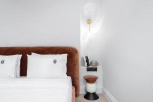 Postel nebo postele na pokoji v ubytování Emerald Hotel Athens