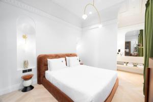 Postel nebo postele na pokoji v ubytování Emerald Hotel Athens