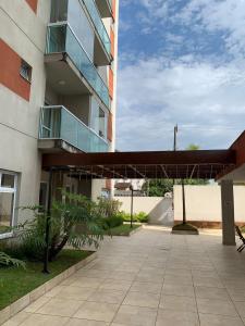 a large building with a walkway in front of it at Apartamento completo no Guarujá in Guarujá