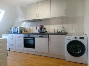 a kitchen with a washing machine and a washer at Wohnung Bäckergasse 4 in Unseburg