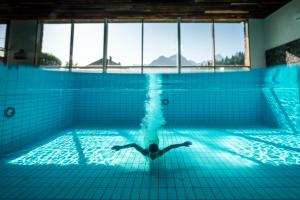 Kolam renang di atau dekat dengan Landal Chalet Matin