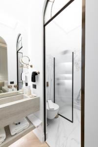Koupelna v ubytování Emerald Hotel Athens