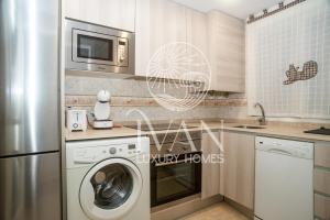 Kuchyň nebo kuchyňský kout v ubytování Casa Ferrara Ivan Luxury Homes 3ªPlta Norte 1ªLinea