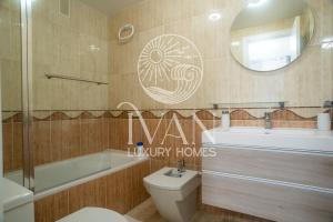 Koupelna v ubytování Casa Ferrara Ivan Luxury Homes 3ªPlta Norte 1ªLinea
