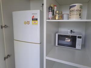 Kuchyň nebo kuchyňský kout v ubytování FutureStay AI