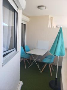 Fotografia z galérie ubytovania Canet plage T2 + cabine clim et piscine v destinácii Canet-en-Roussillon