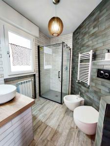 A bathroom at SWEET HOME & WELLNESS affittacamere