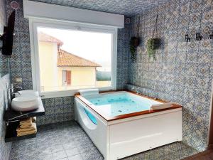 A bathroom at SWEET HOME & WELLNESS affittacamere