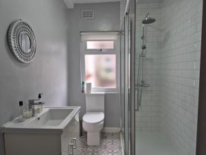 Ένα μπάνιο στο House next to Anfield Stadium, Goodison Park +28 φωτογραφίες