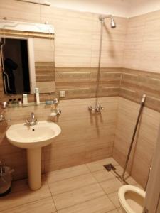 Ένα μπάνιο στο Gold Suite 402 Bhurban
