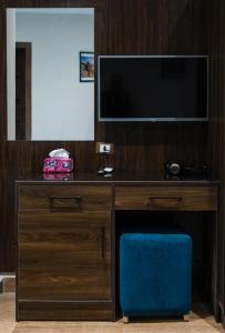 Een TV en/of entertainmentcenter bij Mirage pyramids view hotel
