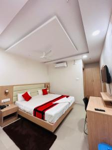 Postel nebo postele na pokoji v ubytování HOTEL INDRALOK Inn HAZARIBAGH