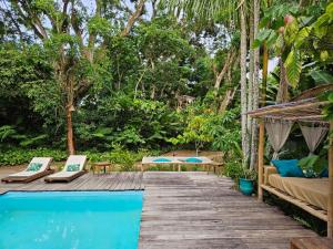 A piscina localizada em Pousada Ilha Verde ou nos arredores