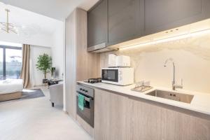 Kuchyň nebo kuchyňský kout v ubytování New Listing - TOP Amenities in JVC