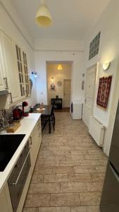 Kuhinja oz. manjša kuhinja v nastanitvi Home Vibes + 37 fotografij
