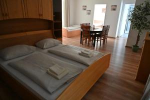 Postel nebo postele na pokoji v ubytování Pension Haus Nova