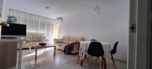 Istumisnurk majutusasutuses Apartment with sea view in Torremolinos