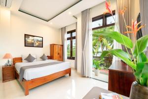Postel nebo postele na pokoji v ubytování Sands River Hoi An Villa + 37 fotografií