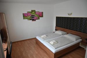 Postel nebo postele na pokoji v ubytování Pension Haus Nova
