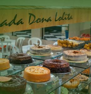 a display of cakes and pastries in a bakery at Pousada Dona Lolita in Cachoeira Paulista +54 photos