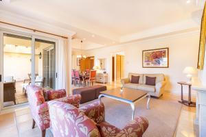 ヴィーラ・ノーヴァ・デ・カセラにあるVilla Monte Rei 7のギャラリーの写真 +28枚の写真