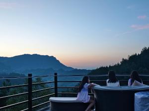 山林小屋周边自然景观