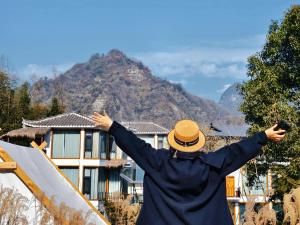 山林小屋周边自然景观