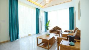 Avatar Hilltop Manor B&B的休息区