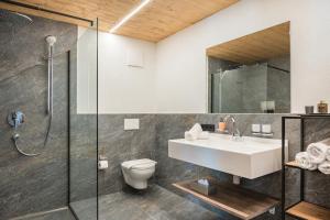 Kúpeľňa v ubytovaní sDahoam Luxury Chalet + 12 fotografií
