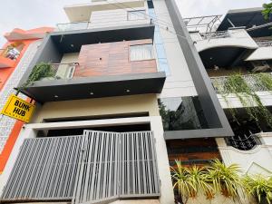 Tòa nhà nơi nhà trọ tọa lạc