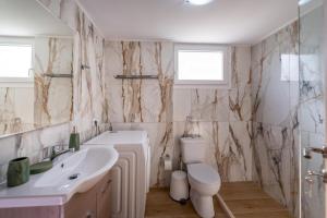 Kúpeľňa v ubytovaní Venezian View Apartment + 15 fotografií