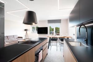 Et tv og/eller underholdning på Premium Two Bedroom Apartment Burin 100 by Locap Group