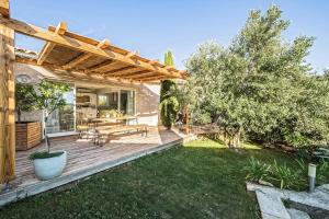 a backyard with a wooden deck with a wooden pergola at La Villa Les Petits Gardons in Castillon-du-Gard +82 photos