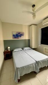 Postel nebo postele na pokoji v ubytování Condominio com muita diversão Toninhas