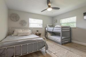 Voodi või voodid majutusasutuse Seminole Resort Style Home toas