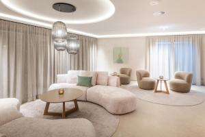 Neuhaus Zillertal Resort的休息区