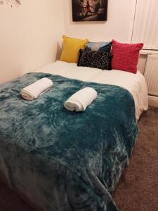 Ένα ή περισσότερα κρεβάτια σε δωμάτιο στο Legacy House +6 φωτογραφίες