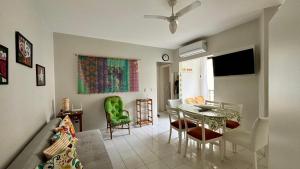 TV a/nebo společenská místnost v ubytování Condominio com muita diversão Toninhas