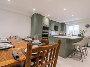 Kuchyň nebo kuchyňský kout v ubytování Pear Tree Cottage