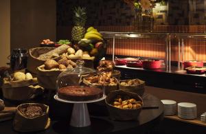 Comida en o cerca de este hotel