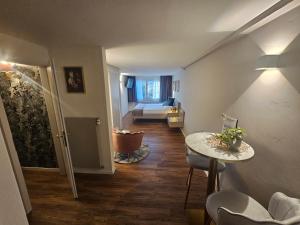 Apart-Hôtel Pont-de-Thielle客房内的一张或多张床位