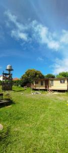 Aed väljaspool majutusasutust TINY HOUSE Refugio de Mar